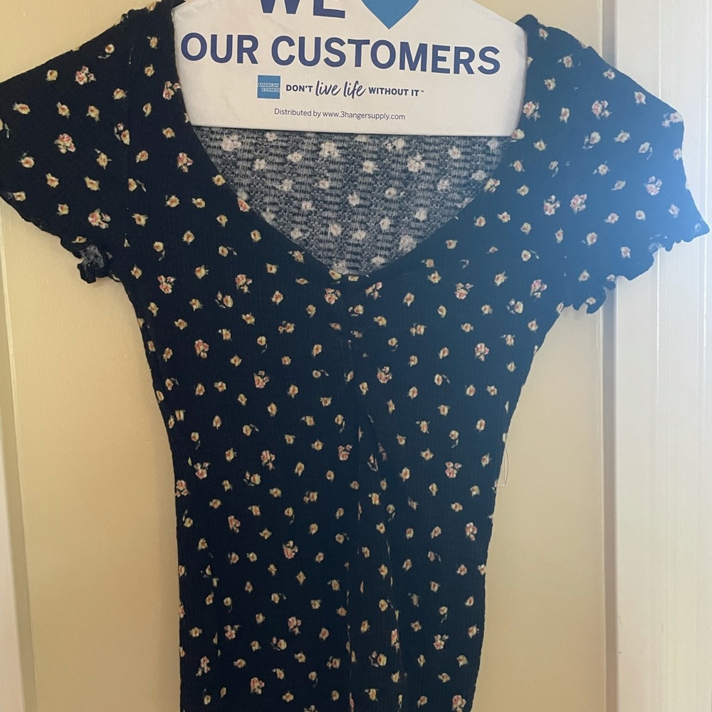 Black floral The cut top